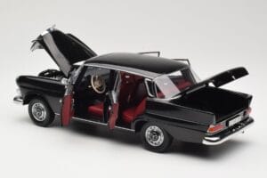 Mercedes 200 W110 Čierny Norev 1:18 183574 Kov – obrázok 5 z 8
