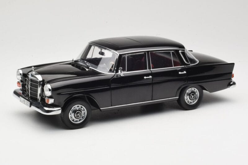 Mercedes 200 W110 Čierny Norev 1:18 183574 Kov