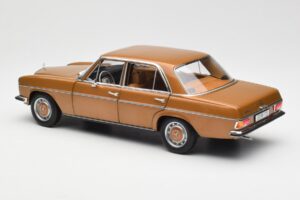 Mercedes 200 W115 Bycane Zlatý Edícia Dealer Norev 1:18 B66040665 Kov – obrázok 7 z 8