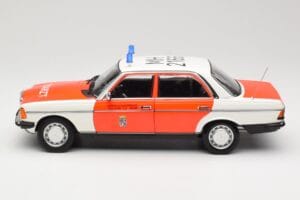 Mercedes 200 W123 Sanitka Biely Norev 1:18 183834 Kov – obrázok 7 z 8