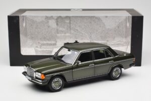 Mercedes 200 W123 Cypress Zelený Metalíza Edícia Dealer Norev 1:18 B66040654 Kov – obrázok 8 z 8