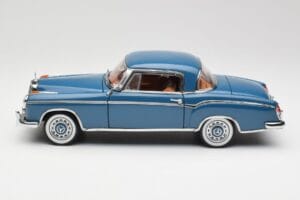 Mercedes 220 SE W128 Modrý Sun Star 1:18 3561 Kov – obrázok 4 z 8