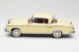 Mercedes 220 SE W128 Coupe Béžový Sun Star 1:18 3562 Kov – obrázok 4 z 8