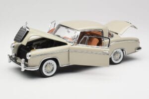 Mercedes 220 SE W128 Coupe Svetlo Šedý Sun Star 1:18 3568 Kov – obrázok 2 z 8