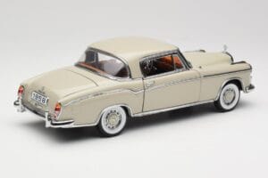 Mercedes 220 SE W128 Coupe Svetlo Šedý Sun Star 1:18 3568 Kov – obrázok 3 z 8