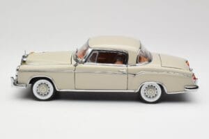 Mercedes 220 SE W128 Coupe Svetlo Šedý Sun Star 1:18 3568 Kov – obrázok 4 z 8