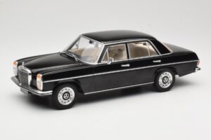 Mercedes 220D W115 Čierny MCG 1:18 MCG18117 Kov