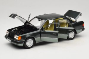 Mercedes 230E W124 Night Green Metallic Norev 1:18 183952 Kov – obrázok 2 z 8
