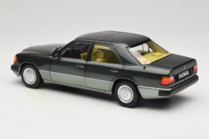 Mercedes 230E W124 Night Green Metallic Norev 1:18 183952 Kov – obrázok 7 z 8