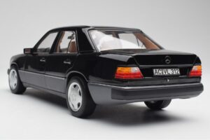 Mercedes 230E W124 AMG Wheels Čierny Limitovaná Edícia Norev 1:18 183950 Kov – obrázok 10 z 12