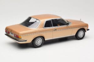 Mercedes 280 CE C123 Zlatý Norev 1:18 183587 Kov – obrázok 2 z 6
