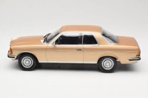 Mercedes 280 CE C123 Zlatý Norev 1:18 183587 Kov – obrázok 3 z 6