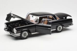 Mercedes 280 SE W111 Coupe Čierny AUTOart 1:18 76286 Kov – obrázok 2 z 8