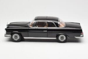 Mercedes 280 SE W111 Coupe Čierny AUTOart 1:18 76286 Kov – obrázok 4 z 8