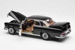 Mercedes 280 SE W111 Coupe Čierny AUTOart 1:18 76286 Kov – obrázok 5 z 8