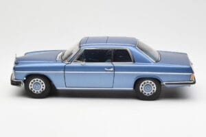 Mercedes 280C/8 W114 Coupe Modrý Metallic AUTOart 1:18 76187 Kov – obrázok 4 z 8