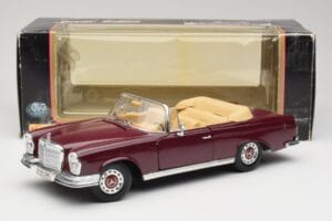 Mercedes 280SE W108 Bordeaux Červený Maisto 1:18 31811 Kov – obrázok 8 z 8