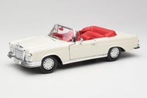 Mercedes 280SE W108 Ivory Biely Maisto 1:18 50223 Kov