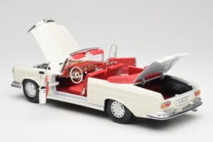 Mercedes 280SE W108 Ivory Biely Maisto 1:18 50223 Kov – obrázok 5 z 8