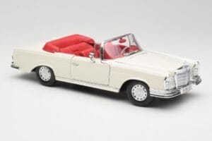 Mercedes 280SE W108 Ivory Biely Maisto 1:18 50223 Kov – obrázok 6 z 8