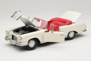 Mercedes 280 SE W108 Biely Maisto 1:18 52111 Kov – obrázok 2 z 8
