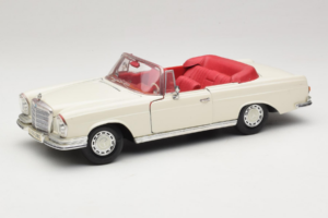 Mercedes 280 SE W108 Biely Maisto 1:18 52111 Kov