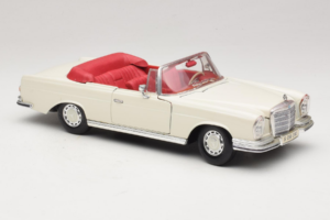 Mercedes 280 SE W108 Biely Maisto 1:18 52111 Kov – obrázok 6 z 8