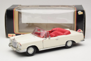 Mercedes 280 SE W108 Biely Maisto 1:18 52111 Kov – obrázok 8 z 8