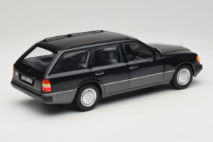 Mercedes 300 D W124 Kombi Čierny Norev 1:18 183960 Kov – obrázok 3 z 8