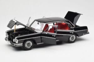 Mercedes 300 SEL 6.3 W109 Čierny AUTOart 1:18 76140 Kov – obrázok 2 z 8