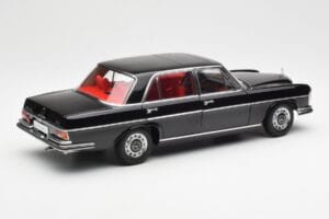 Mercedes 300 SEL 6.3 W109 Čierny AUTOart 1:18 76140 Kov – obrázok 3 z 8