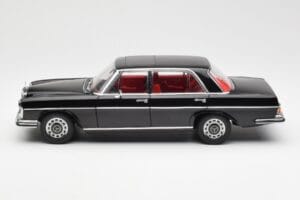 Mercedes 300 SEL 6.3 W109 Čierny AUTOart 1:18 76140 Kov – obrázok 4 z 8