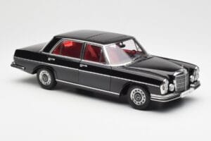 Mercedes 300 SEL 6.3 W109 Čierny AUTOart 1:18 76140 Kov – obrázok 6 z 8