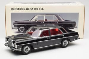 Mercedes 300 SEL 6.3 W109 Čierny AUTOart 1:18 76140 Kov – obrázok 8 z 8