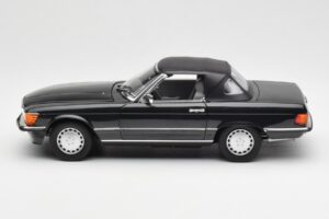Mercedes 300 SL R107 Čierny Pearl Edícia Dealer Norev 1:18 B66040678 Kov – obrázok 5 z 10