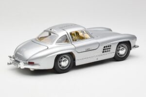 Mercedes 300 SL Strieborný Bburago 1:18 3013 Kov – obrázok 3 z 8