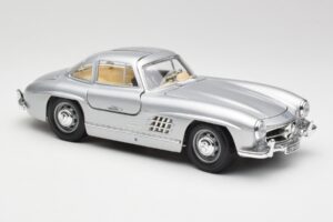 Mercedes 300 SL Strieborný Bburago 1:18 3013 Kov – obrázok 6 z 8
