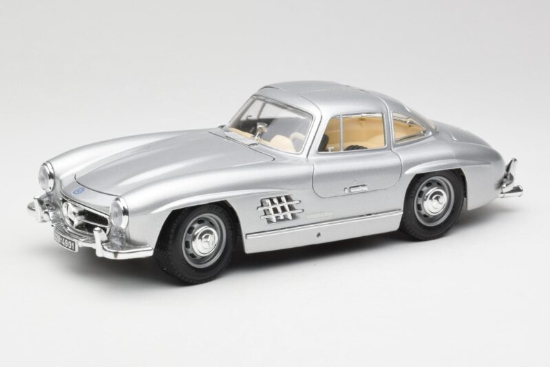 Mercedes 300 SL Strieborný Bburago 1:18 3013 Kov