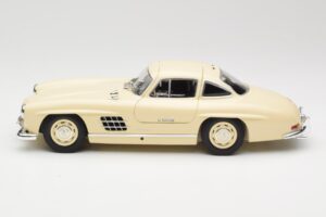Mercedes 300 SL W198 Krémový Minichamps 1:18 110037212 Kov – obrázok 4 z 8