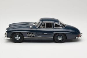 Mercedes 300 SL W198 Gullwing Tmavomodrý Minichamps 1:18 110037216 Kov – obrázok 4 z 8