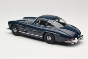 Mercedes 300 SL W198 Gullwing Tmavomodrý Minichamps 1:18 110037216 Kov – obrázok 7 z 8