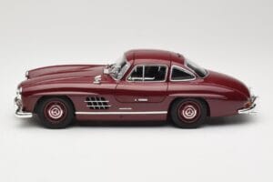 Mercedes 300 SL W198 Gullwing Tmavočervený Minichamps 1:18 110037218 Kov – obrázok 4 z 8