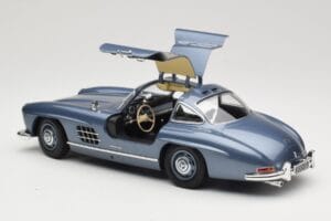 Mercedes 300 SL W198 Gullwing Light Blue Metallic Minichamps 1:18 110037220 Kov – obrázok 5 z 8