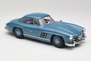 Mercedes 300 SL W198 Svetlo Modrý Minichamps 1:18 180039007 Kov – obrázok 6 z 8
