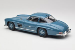 Mercedes 300 SL W198 Svetlo Modrý Minichamps 1:18 180039007 Kov – obrázok 7 z 8