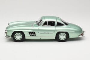 Mercedes 300 SL W198 Gullwing Light Green Metallic Minichamps 1:18 110037221 Kov – obrázok 4 z 8
