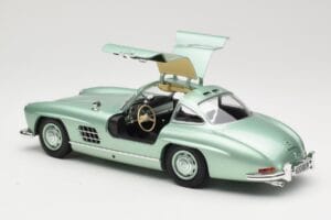 Mercedes 300 SL W198 Gullwing Light Green Metallic Minichamps 1:18 110037221 Kov – obrázok 5 z 8