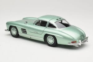 Mercedes 300 SL W198 Gullwing Light Green Metallic Minichamps 1:18 110037221 Kov – obrázok 7 z 8