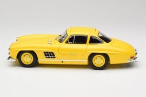 Mercedes 300 SL W198 Svetlo Žltý Minichamps 1:18 180039009 Kov – obrázok 4 z 8