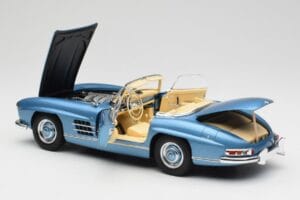 Mercedes 300 SL W198 Roadster Hardtop Light Blue Metallic Minichamps 1:18 180039042 Kov – obrázok 6 z 9